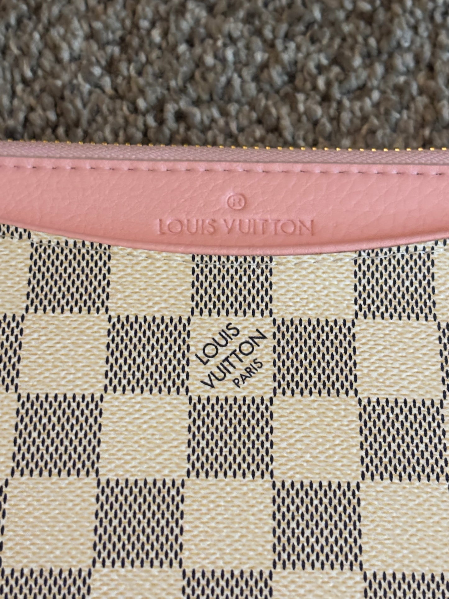 LV White Damier Clutch/Pink 2448