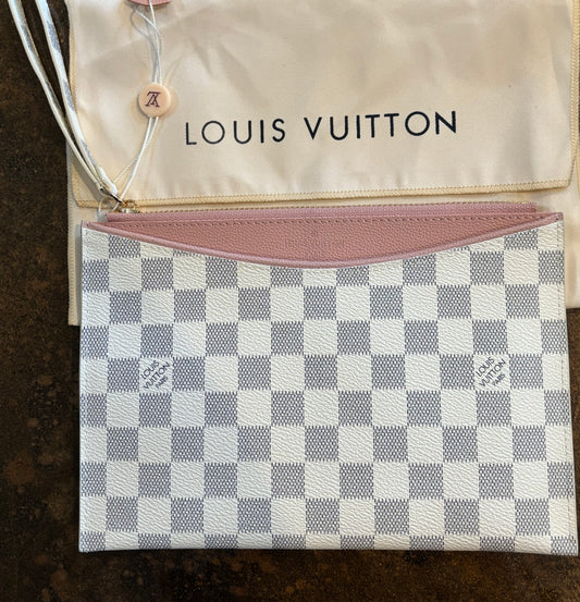 LV white Damier Clutch