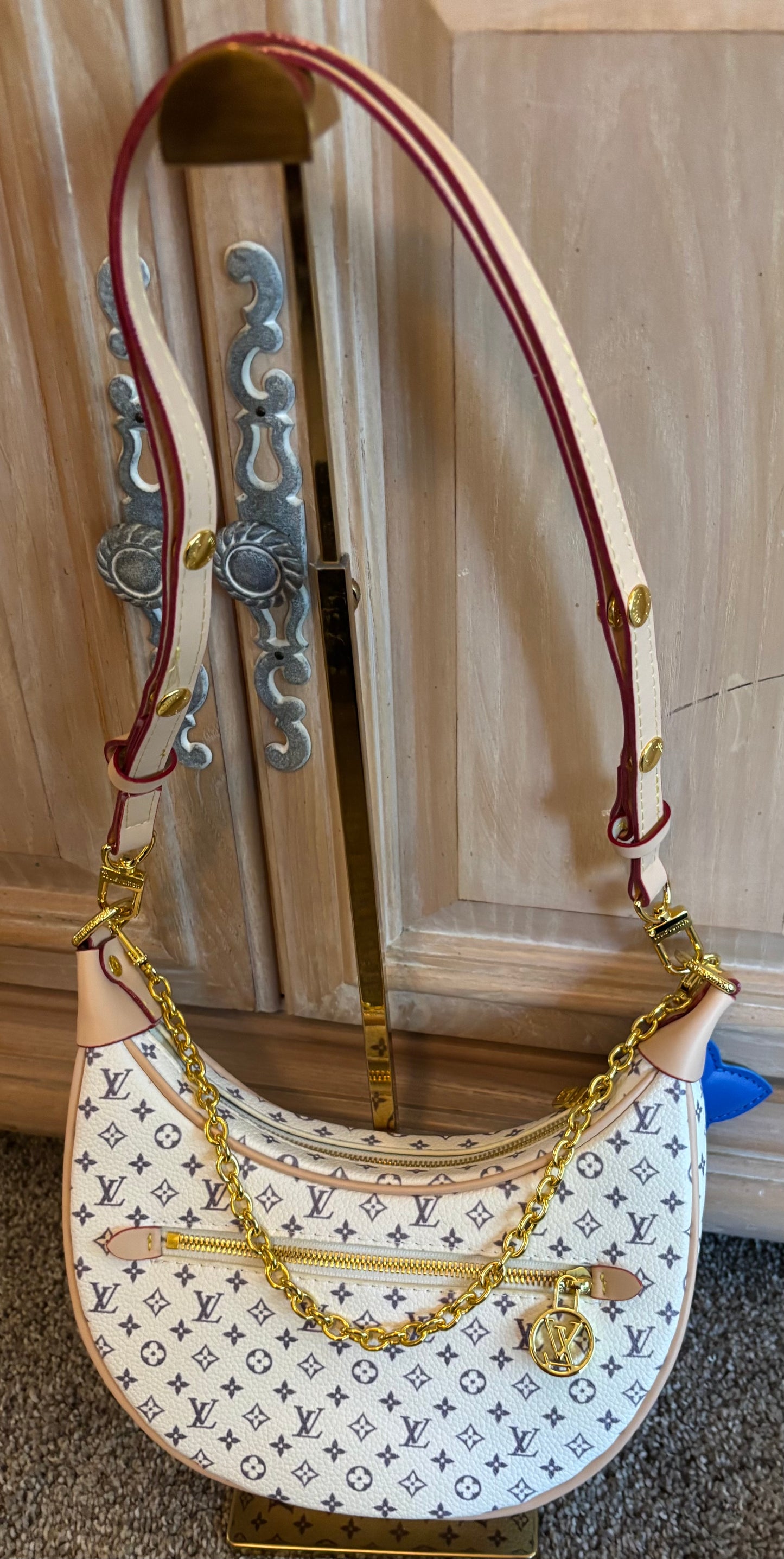 LV Louis Vuitton Loop Bag Shoulder/Crossbody 2598