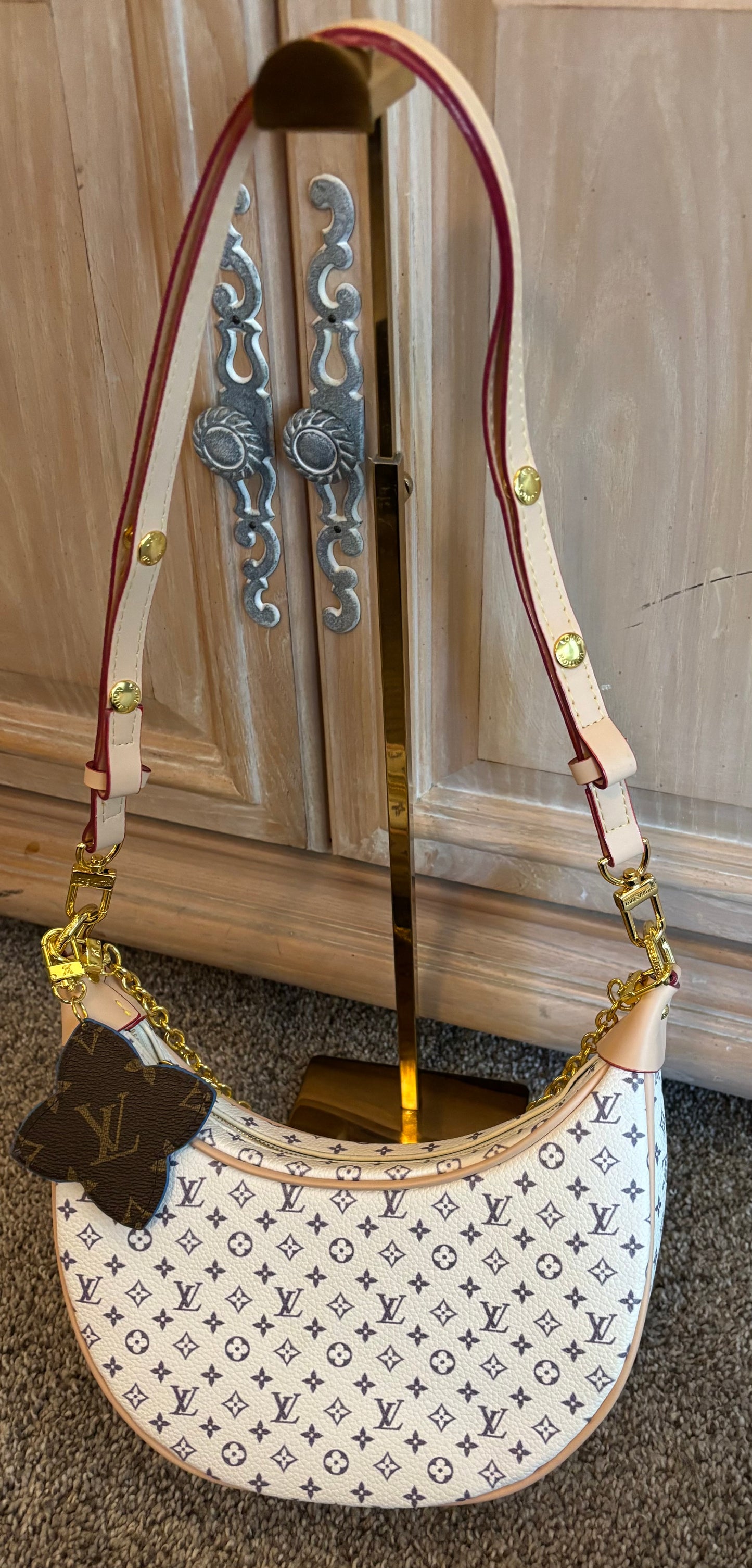LV Louis Vuitton Loop Bag Shoulder/Crossbody 2598