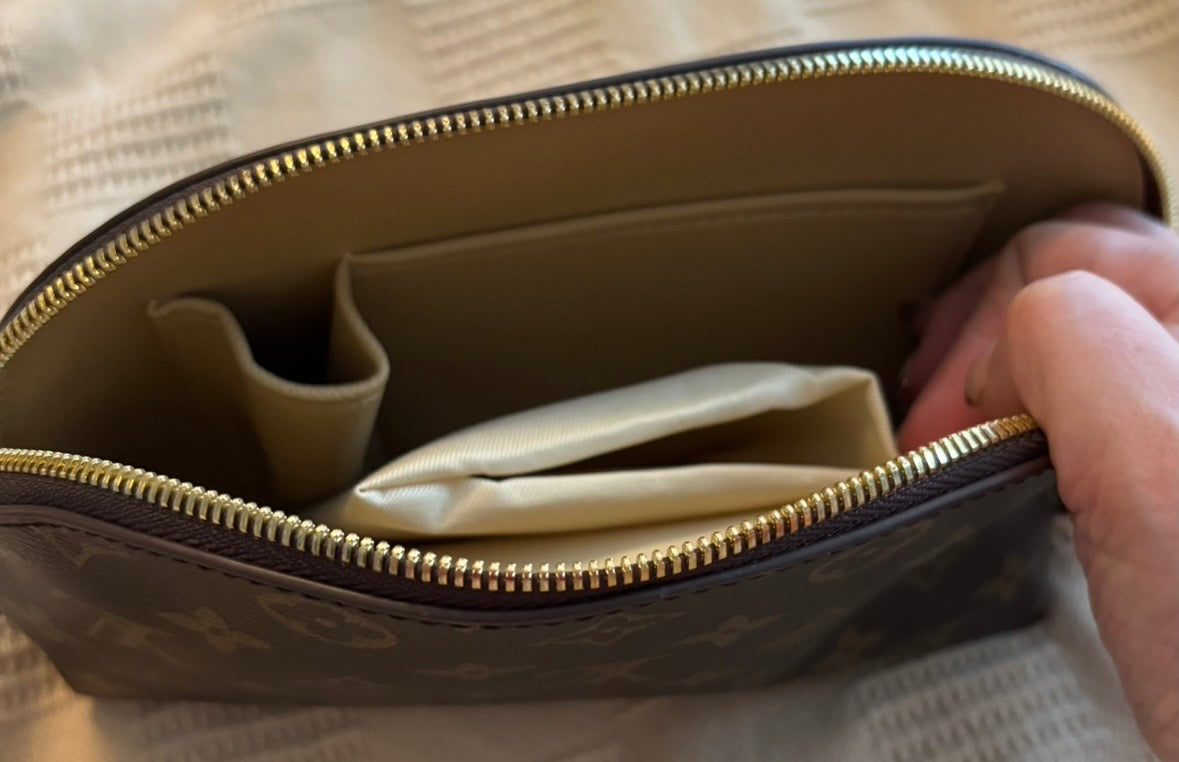 LV Mono Cosmetic Zip bag 2622