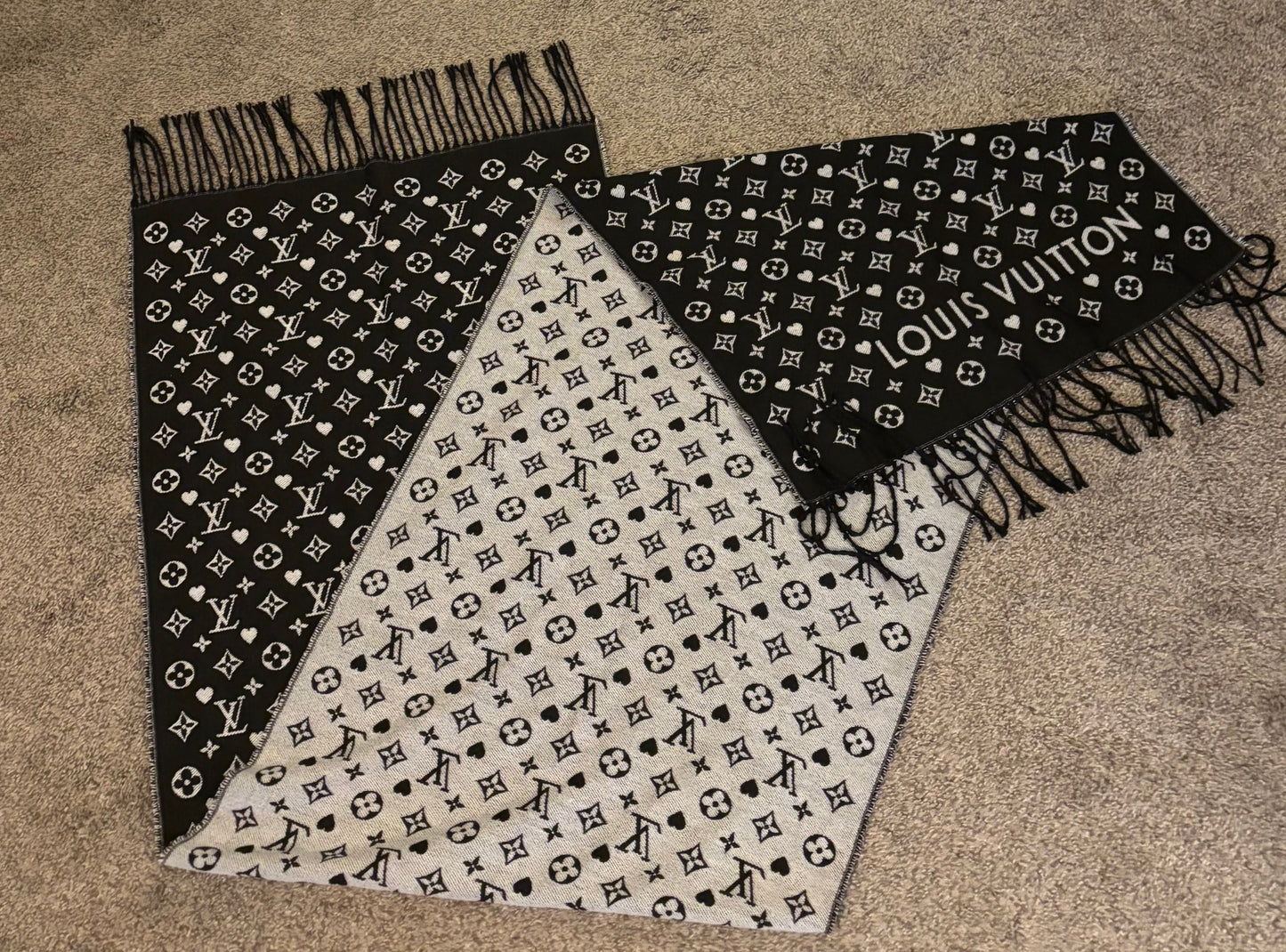 LV Black/Grey Scarf 2361