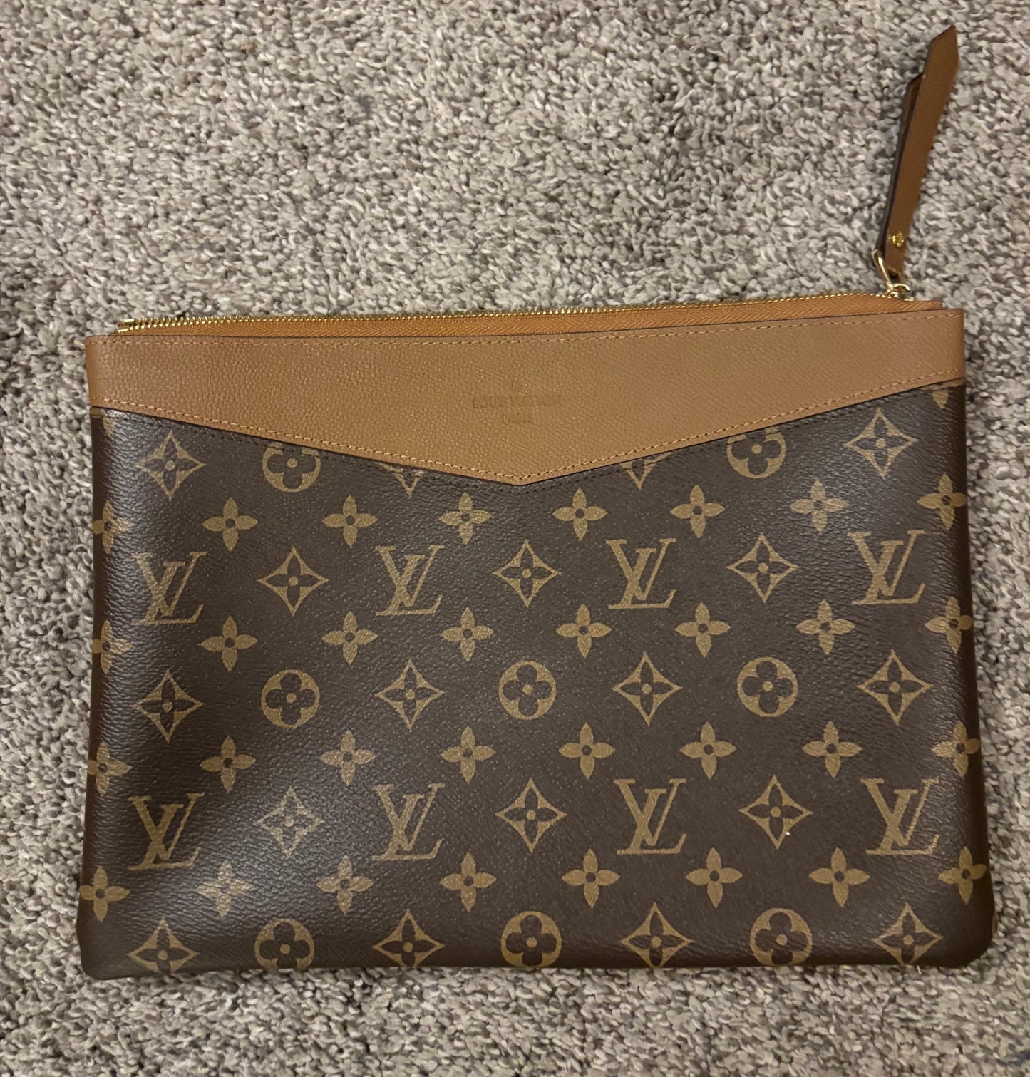 LV Large Mono/Brown Trim Clutch