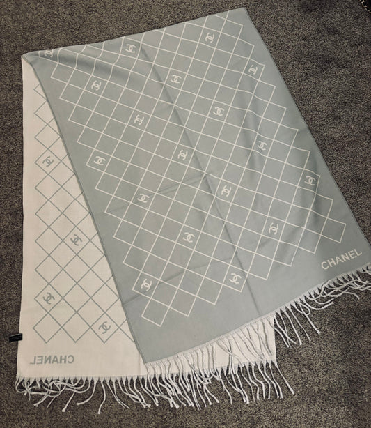 Chanel Light Grey/White Cashmere/Silk Scarf 2368