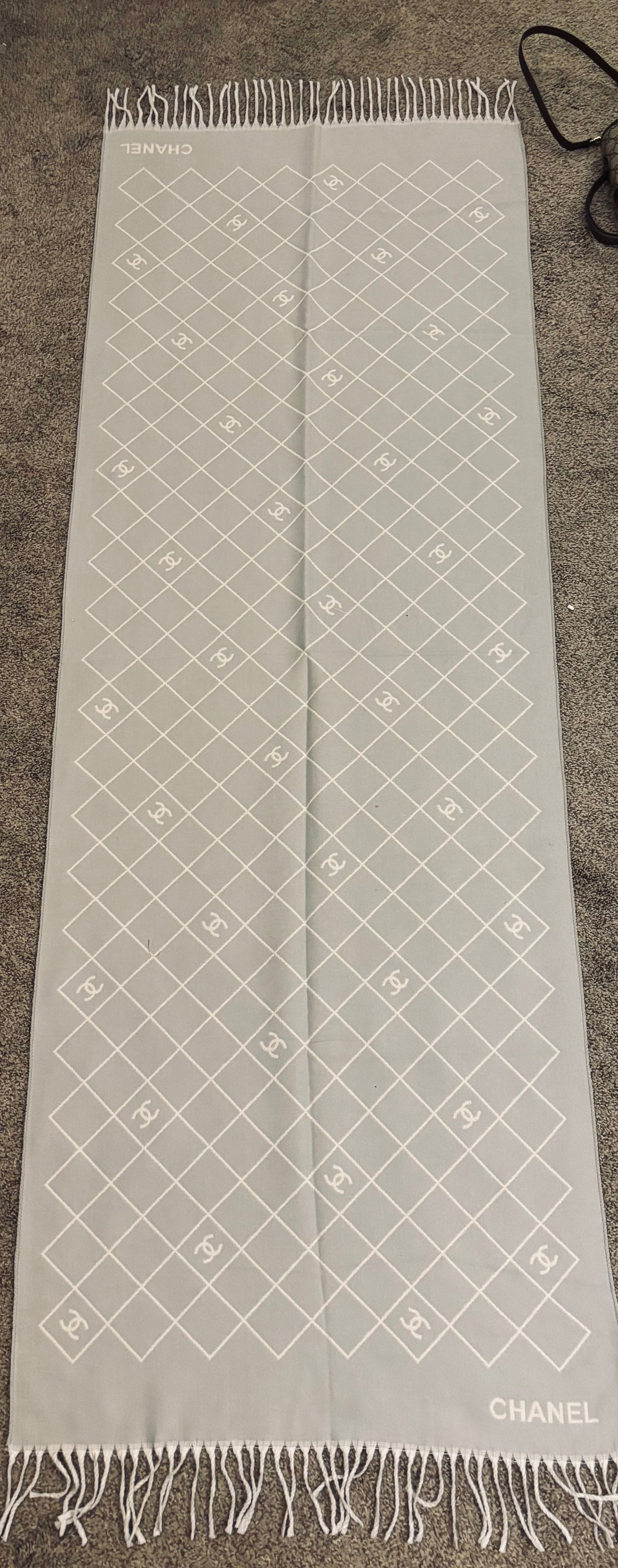 Chanel Light Grey/White Cashmere/Silk Scarf 2368