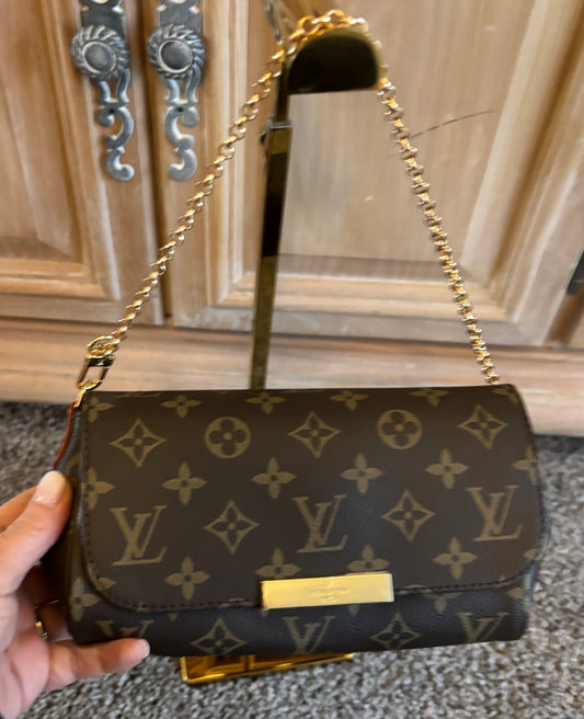 LV Mono Crossbody Gold Chain 2389