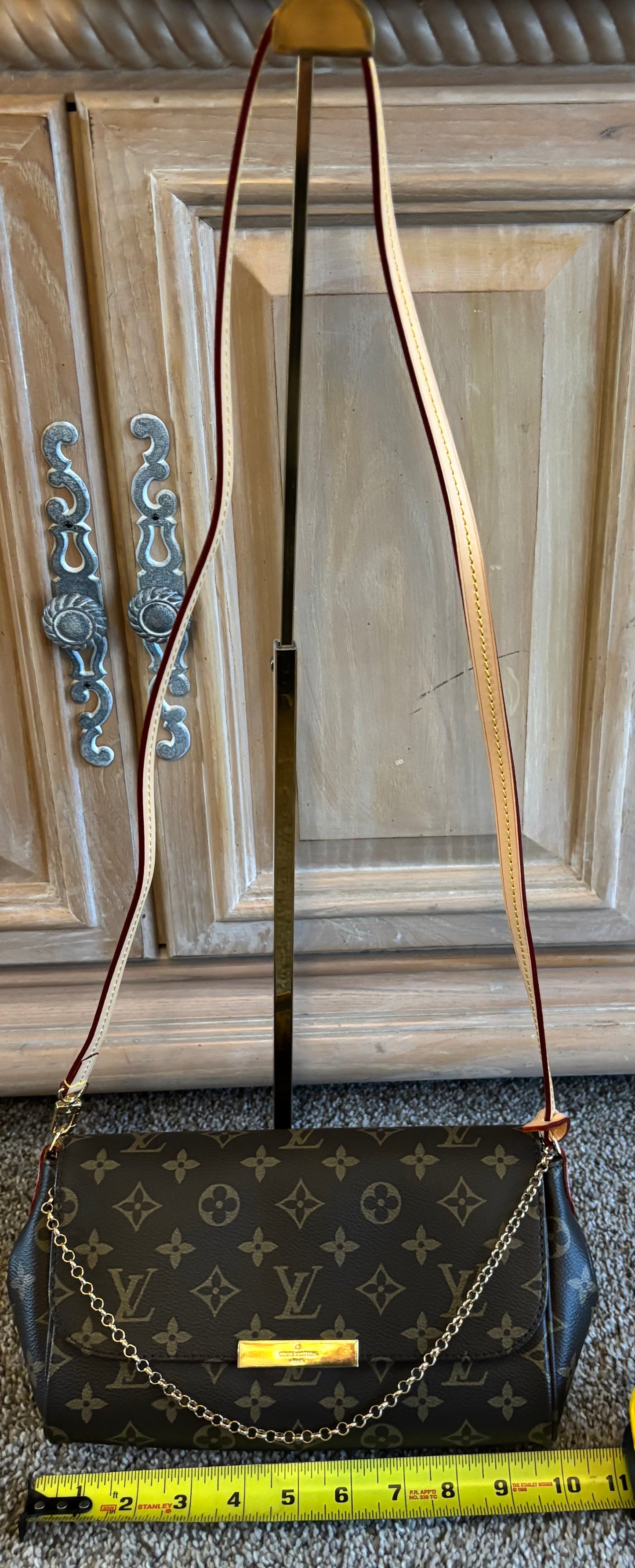 LV Mono Crossbody Gold Chain 2390