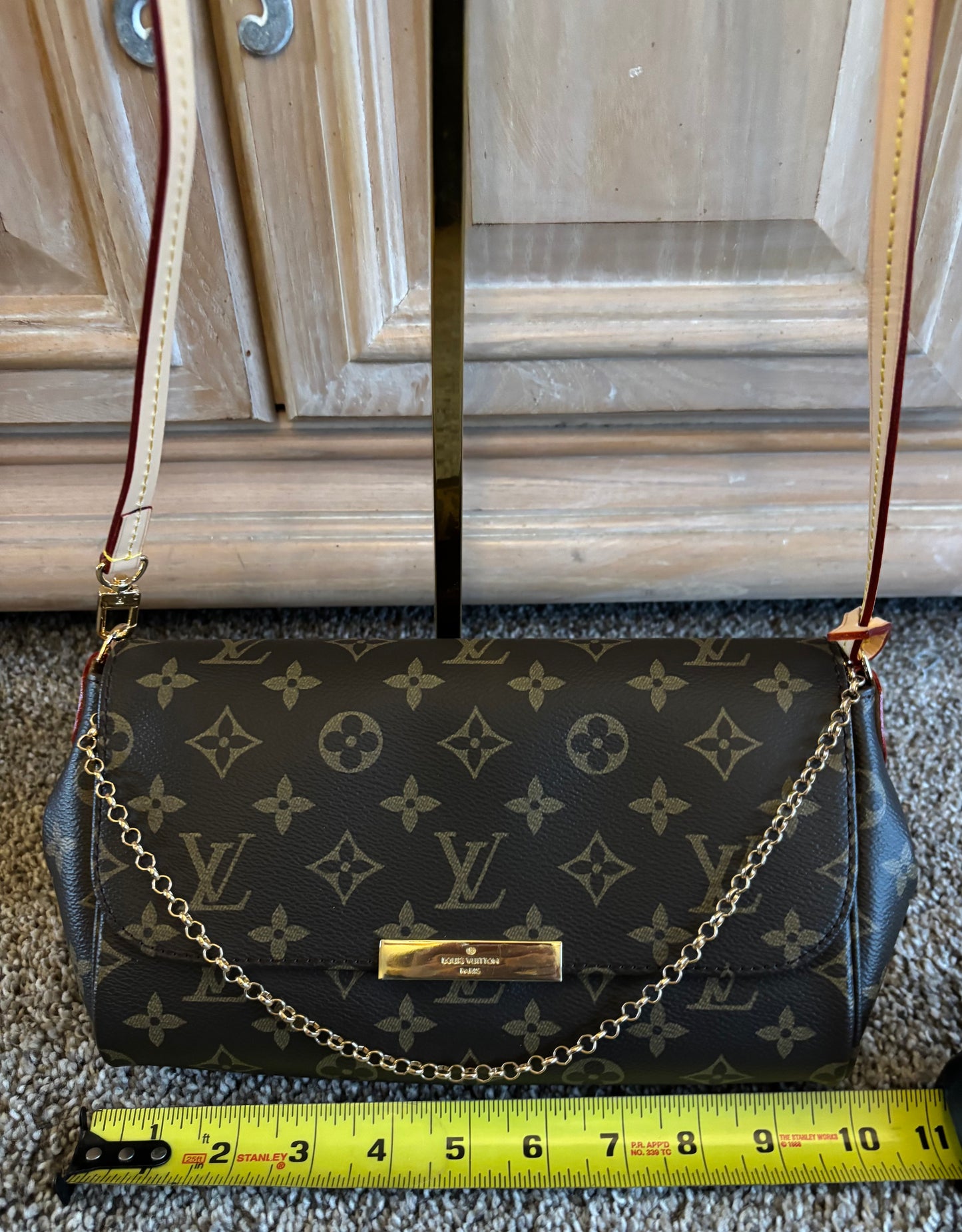LV Mono Crossbody Gold Chain 2390